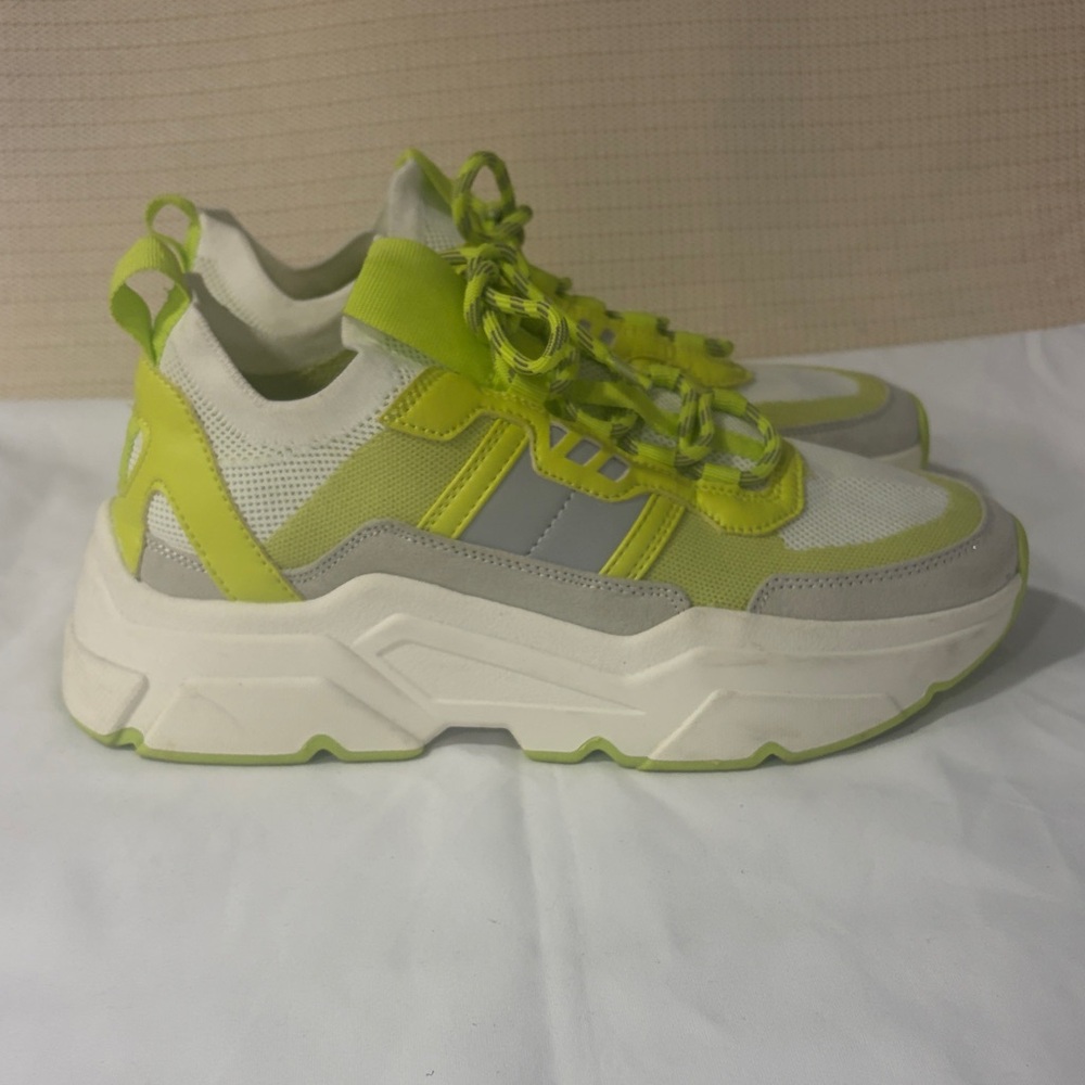 Stylish Women's Sneakers in White and Lime